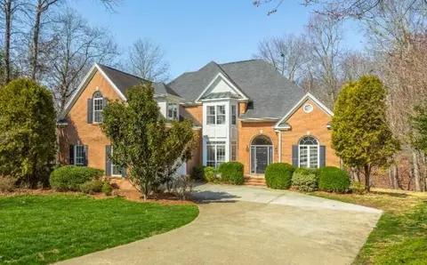 2305 Covington Cove Ln, Signal Mountain, TN 37377