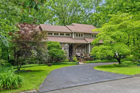 10 Pebble Ln, Signal Mountain, TN 37377