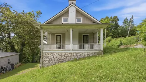 2 S Crest Rd, Chattanooga, TN 37404