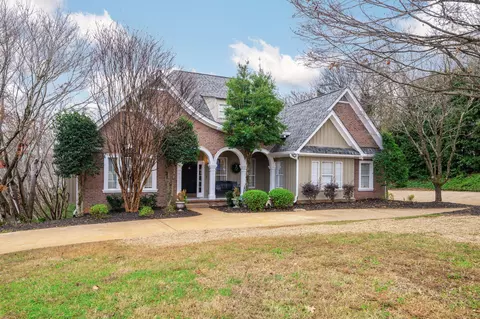 1822 Bay Pointe Dr, Hixson, TN 37343