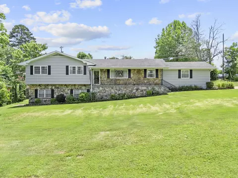 4108 Forest Plaza Dr, Hixson, TN 37343