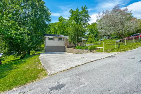 107 Anderson Rd, Rossville, GA 30741