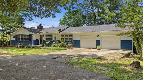8525 W Crabtree Rd, Hixson, TN 37343