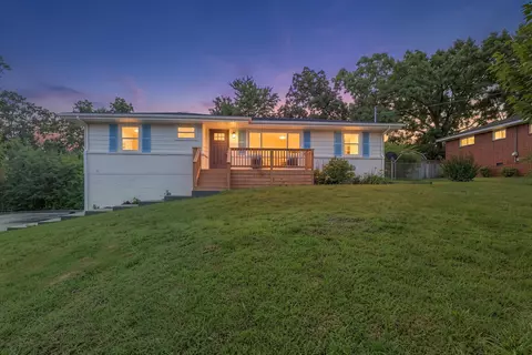 1012 W Lewis St, Rossville, GA 30741