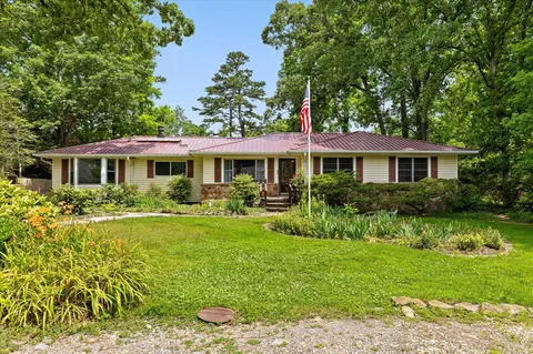 607 Carolina Ave, Signal Mountain, TN 37377