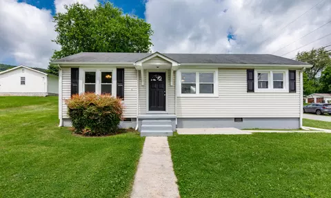 11353 N Oak St, Soddy Daisy, TN 37379