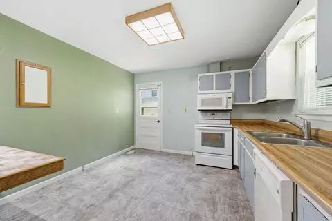 Kitchen - 213 Maple Way, Ringgold, GA 30736 photo 1 of 4