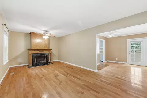 Living - 213 Maple Way, Ringgold, GA 30736 photo 5 of 9