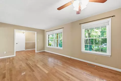 Living - 213 Maple Way, Ringgold, GA 30736 photo 3 of 9