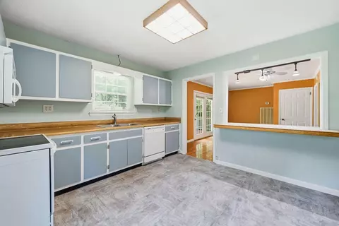 Kitchen - 213 Maple Way, Ringgold, GA 30736 photo 2 of 4