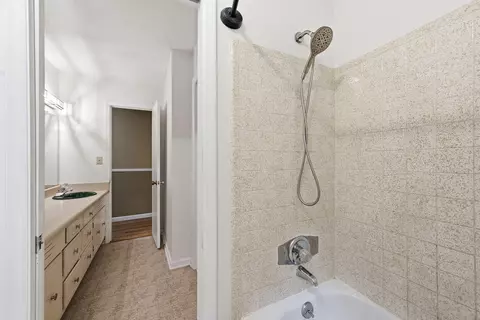 Bath - 213 Maple Way, Ringgold, GA 30736 photo 2 of 3