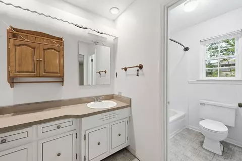 Bath - 213 Maple Way, Ringgold, GA 30736 photo 3 of 3