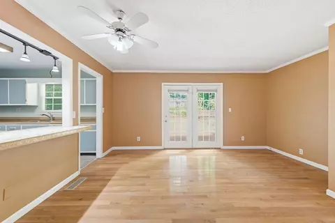 Living - 213 Maple Way, Ringgold, GA 30736 photo 6 of 9