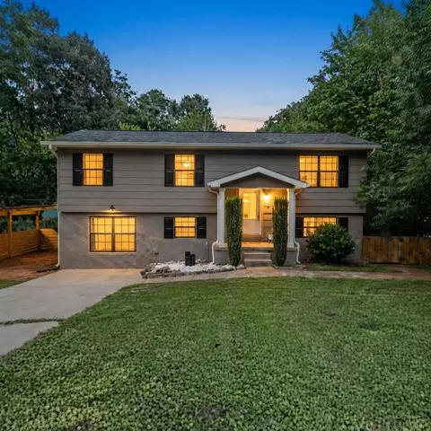 1617 N Chester Rd, Hixson, TN 37343