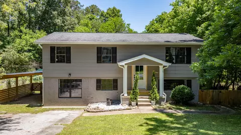 1617 N Chester Rd, Hixson, TN 37343