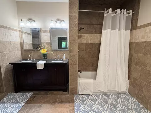 Bath - 2000 Fredonia, Dunlap, TN 37327 photo 2 of 3