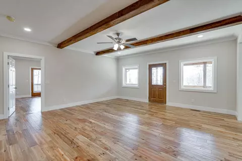 Living - 2000 Fredonia, Dunlap, TN 37327 photo 2 of 4