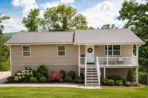 4000 Shady Oak Dr, Ooltewah, TN 37363