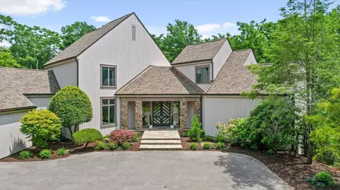 131 Sumach St, Lookout Mountain, TN 37350