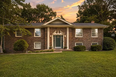 6719 Moss Lake Dr, Hixson, TN 37343