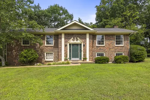 6719 Moss Lake Dr, Hixson, TN 37343