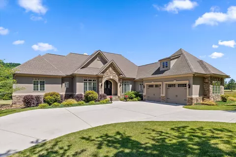 554 Castle Dr, Trenton, GA 30752