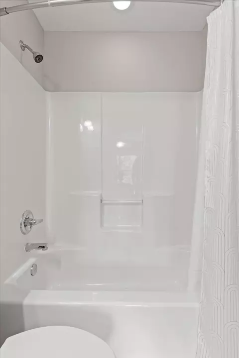 Bath - 9875 Fieldcrest Dr, Apison, TN 37302 photo 10 of 11