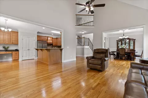 Living - 9875 Fieldcrest Dr, Apison, TN 37302 photo 2 of 6