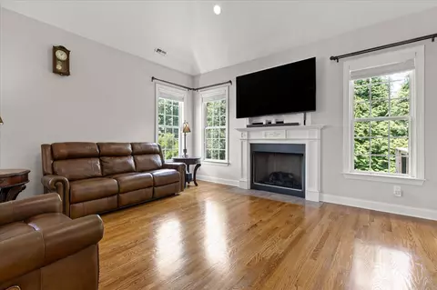 Living - 9875 Fieldcrest Dr, Apison, TN 37302 photo 4 of 6