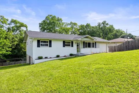 6 Wayne Ln, Rossville, GA 30741