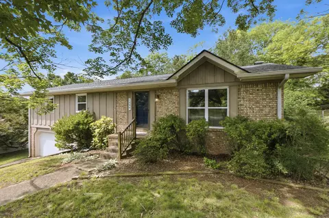 1504 Ridge Point Rd, Hixson, TN 37343