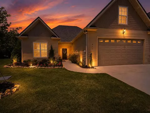 979 Jackson Mill Dr, Hixson, TN 37343