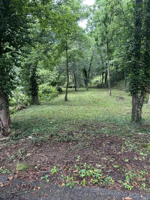 6733 Moss Lake Dr, Hixson, TN 37343