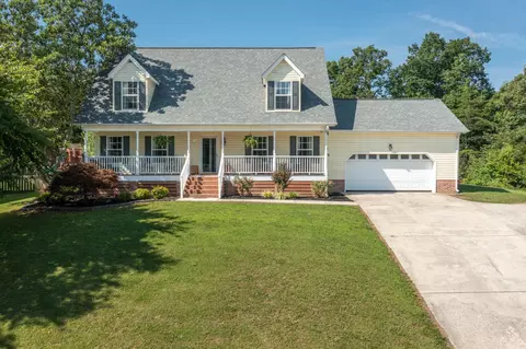 1004 Chariot Dr, Soddy Daisy, TN 37379