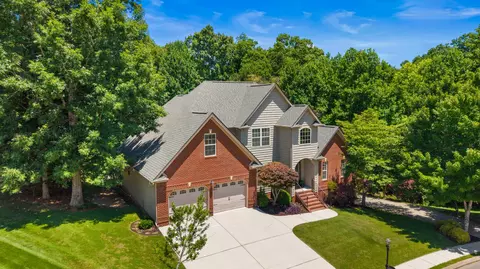 939 Brooke Stone Dr, Soddy Daisy, TN 37379