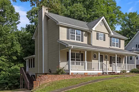 2414 W Wind Dr, Soddy Daisy, TN 37379