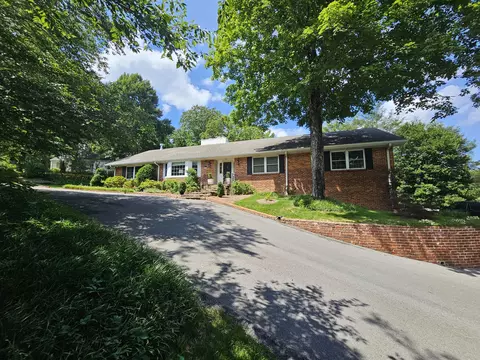 110 Whiteside St, Lookout Mountain, TN 37350