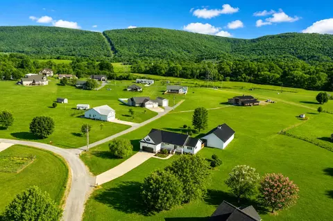 90 Riverside Dr, Dunlap, TN 37327