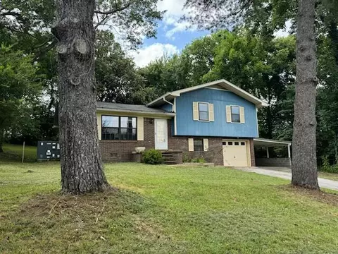 7709 E Village Ln, Hixson, TN 37343
