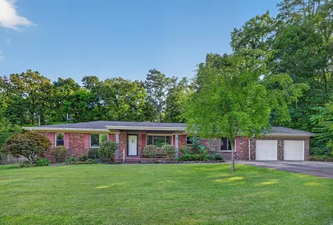 1114 Central Dr, Hixson, TN 37343