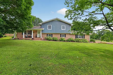 1751 Crabtree Rd, Hixson, TN 37343