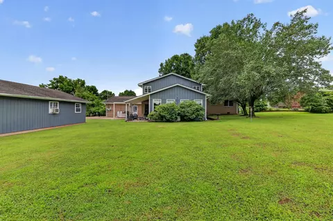 Exterior - 1751 Crabtree Rd, Hixson, TN 37343 photo 8 of 10