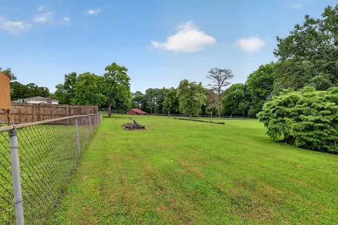 Exterior - 1751 Crabtree Rd, Hixson, TN 37343 photo 7 of 10