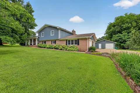 Exterior - 1751 Crabtree Rd, Hixson, TN 37343 photo 2 of 10