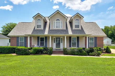 8602 Boulder View Dr, Soddy Daisy, TN 37379