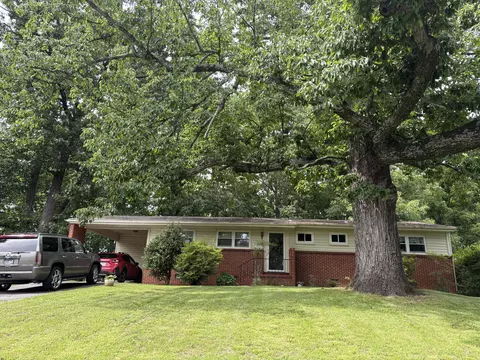 108 Ridgecrest Cir, Rossville, GA 30741