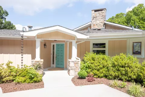 6460 Solitude Dr, Chattanooga, TN 37416