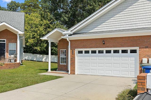 1038 Grey Oaks Ln, Chattanooga, TN 37421