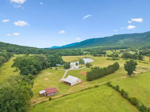 187 Burns Ln, Benton, TN 37307