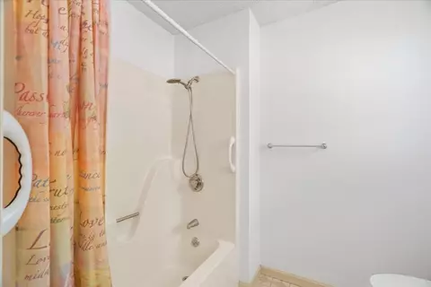 Bath - 140 Wheat Dr, Dalton, GA 30721 photo 3 of 3